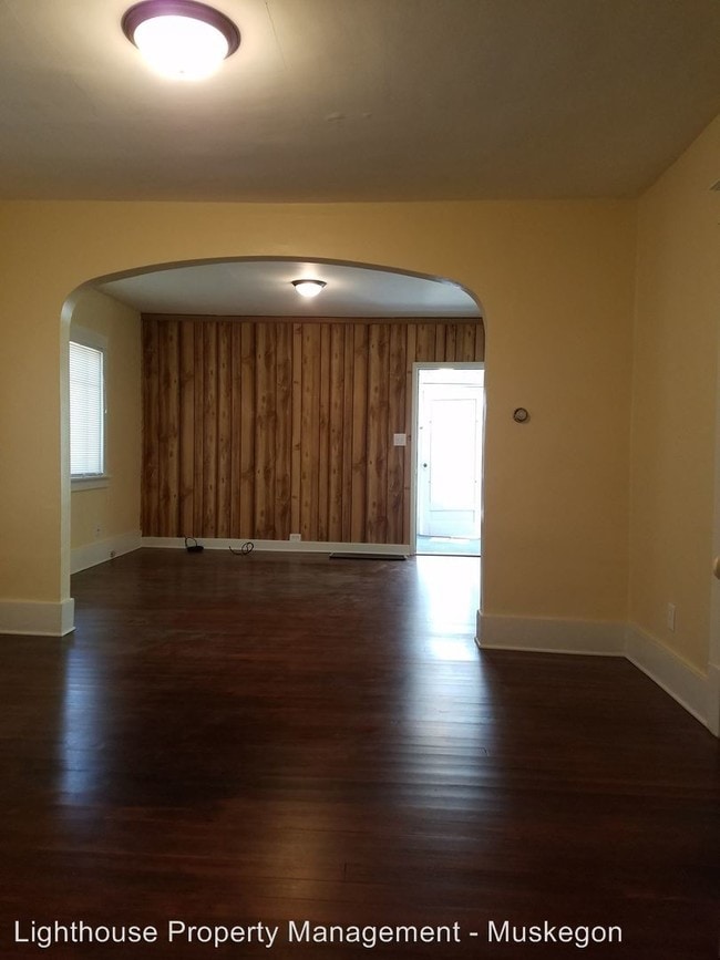Building Photo - 2 br, 1 bath House - 748 Hill Street