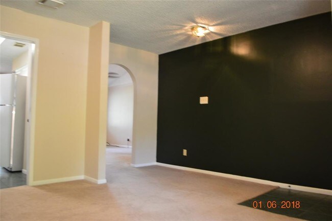 Building Photo - 125 Dogwood St