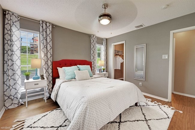 Building Photo - 2 br, 2 bath  - 8820 Cinnamon Creek Dr