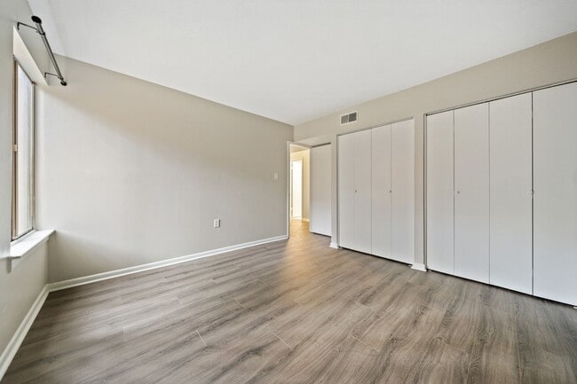 Foto del edificio - Available early May in Bolinwood!