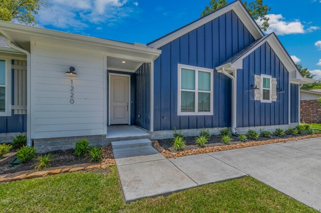 Building Photo - 1220 Neal Pickett Dr