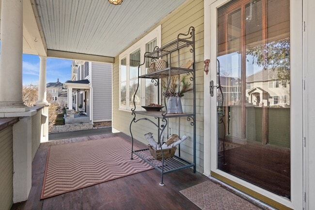 Building Photo - 725 Cutler St
