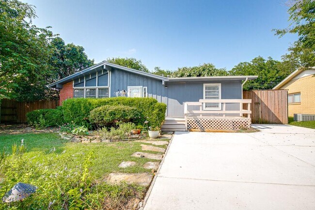 Building Photo - 410 Allenwood Dr