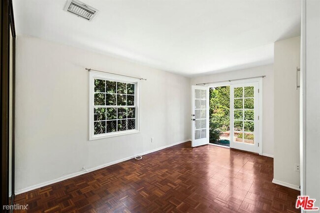 Building Photo - 3 br, 2.5 bath House - 9006 Lloyd Pl