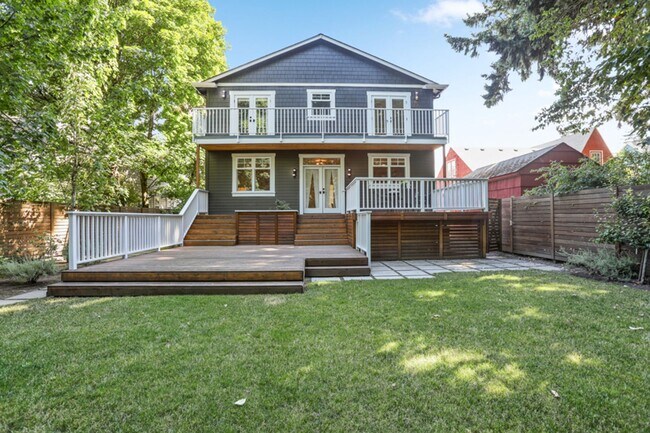 Building Photo - Gorgeous Spacious NE Portland Home