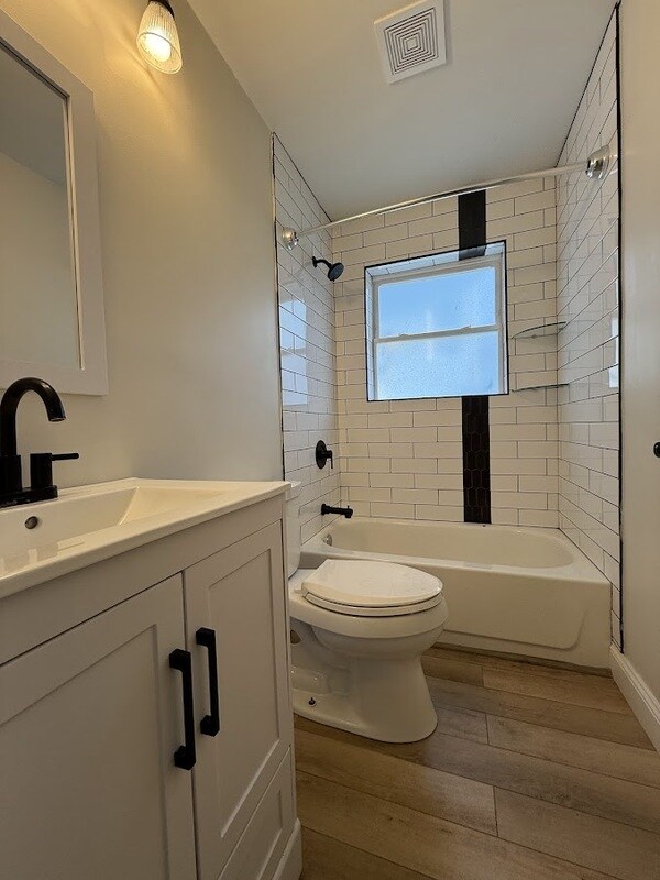 Foto del edificio - 5653 Bramble Ave