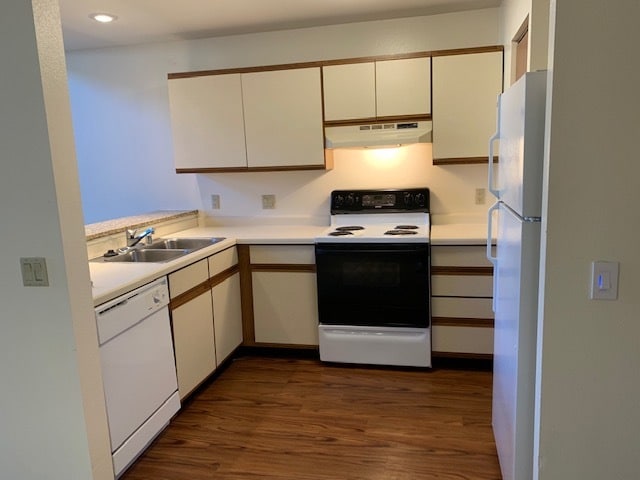 Kitchen - Pine Crest Apartments
