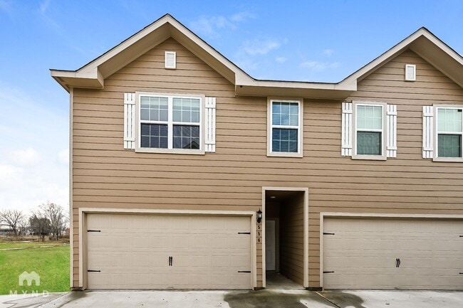 Building Photo - 556 Solomon Ln