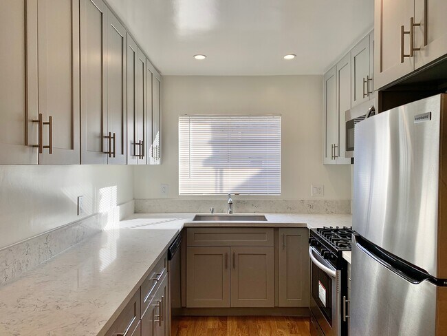 Foto del edificio - 1425 N Harper Ave