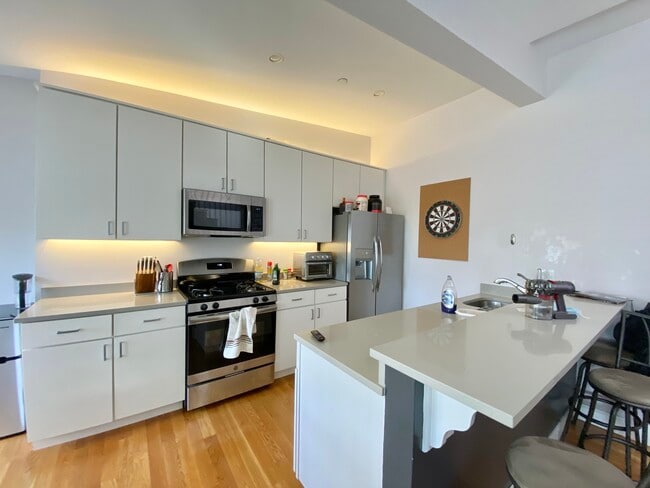 Building Photo - 11 Highland Park Ave