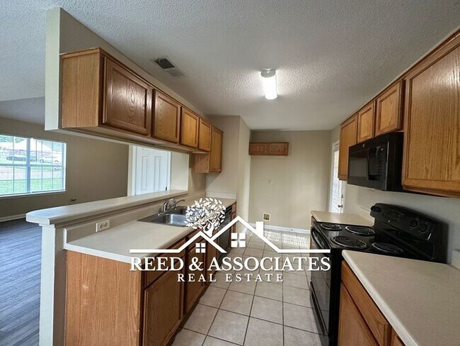 Foto del edificio - Conveniently Located Raleigh Home