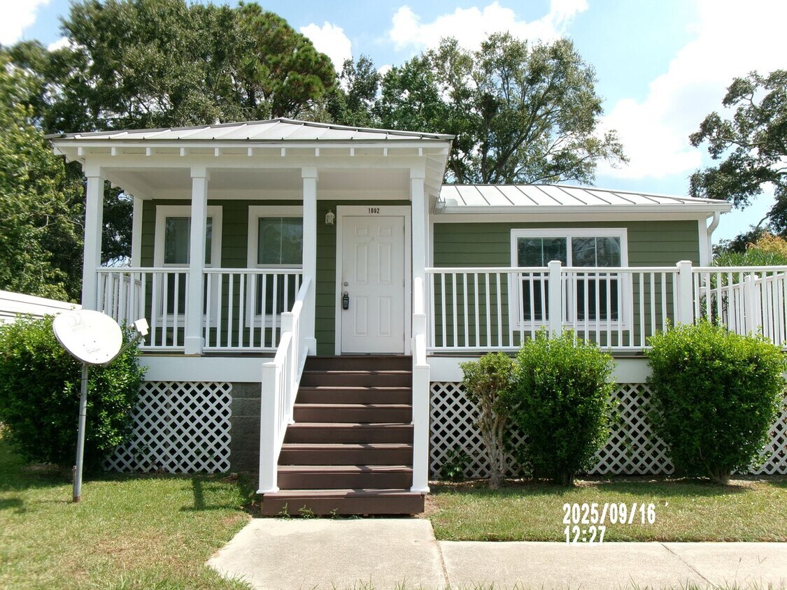 Foto principal - 3BR/1.5BA Single Family Home in Pascagoula...
