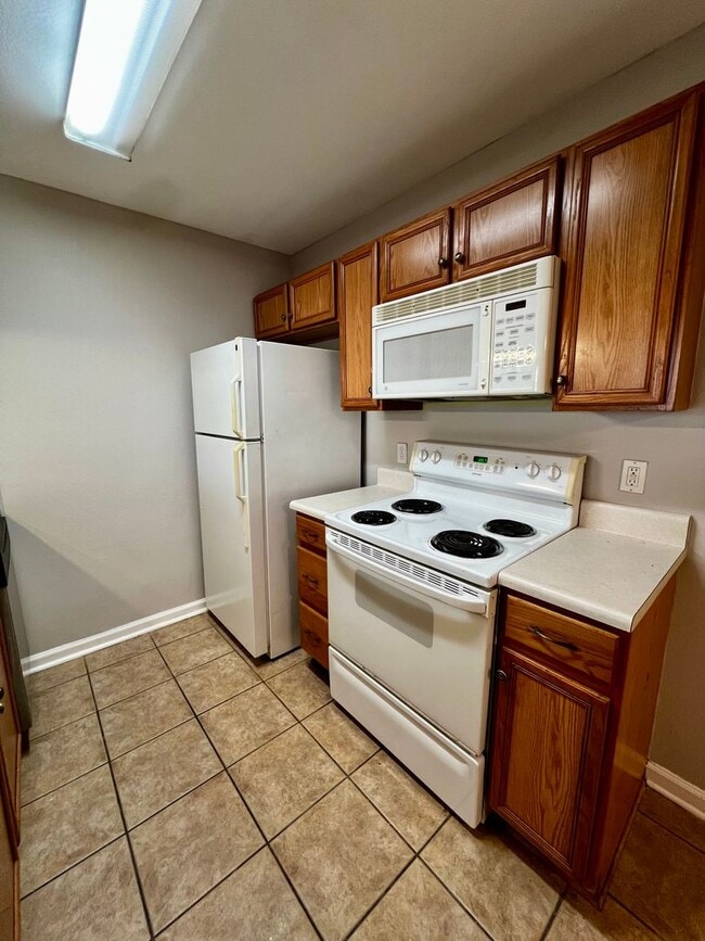 Building Photo - 2738 W Tharpe St