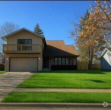 Building Photo - 824 Woodmar Dr