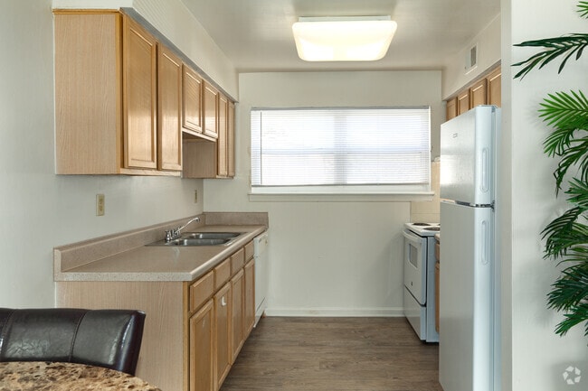 2BR, 1BA - 840SF-Kitchen - Admirals Way