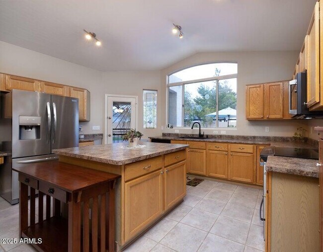Building Photo - 6546 W Tonopah Dr