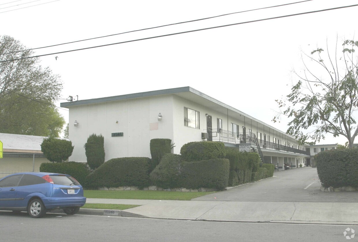 Primary Photo - 12346 Dunrobin Ave