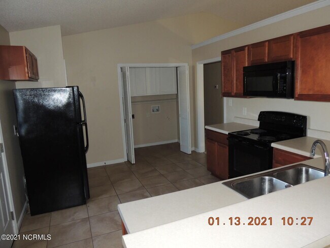 Foto del edificio - 166 Wheaton Dr