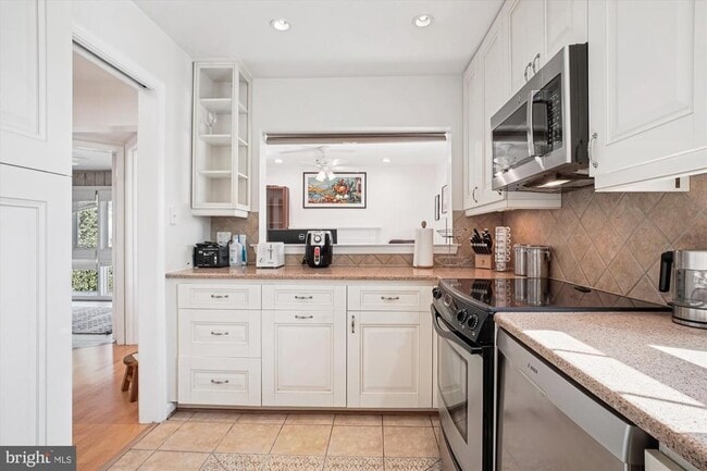Building Photo - 10715 Kings Riding Way