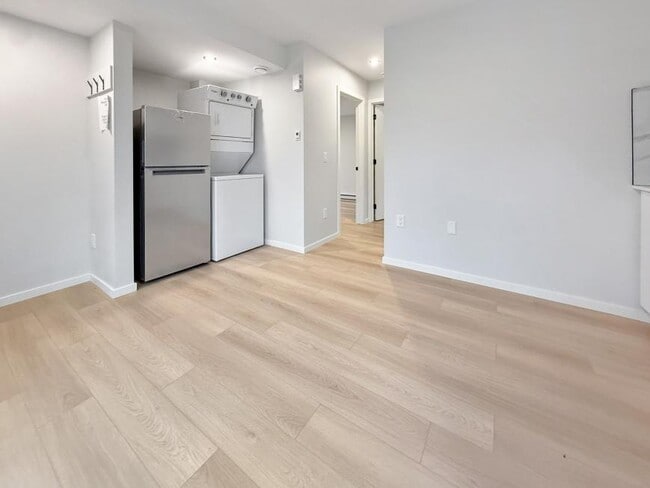 Building Photo - 2.0 bedroom in Edmonton Alberta T5G 1G1