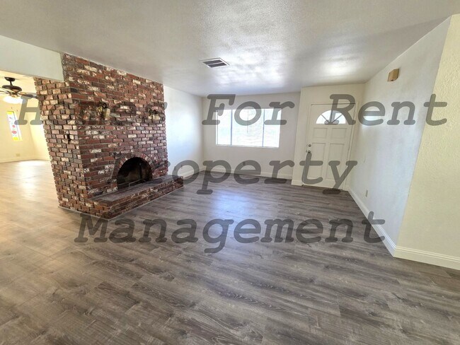 Building Photo - 711 Sandra Ln