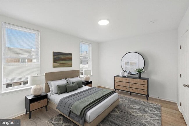 Building Photo - 1529 N Hollywood St