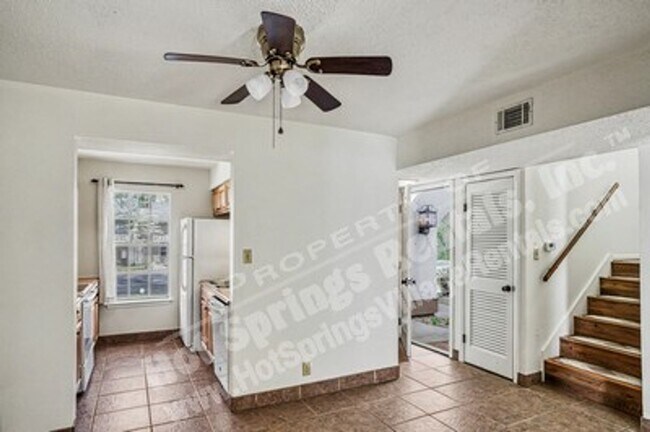 Building Photo - 120 Emperado Way