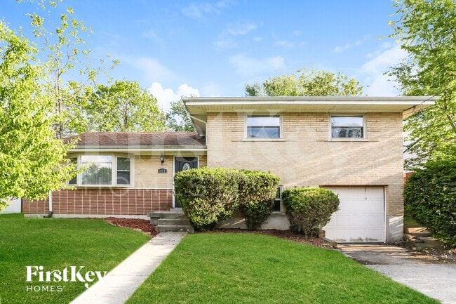 Building Photo - 1015 Thunderbird Dr