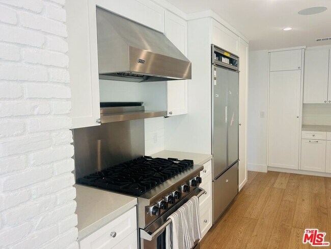Foto del edificio - 20645 Seaboard Rd