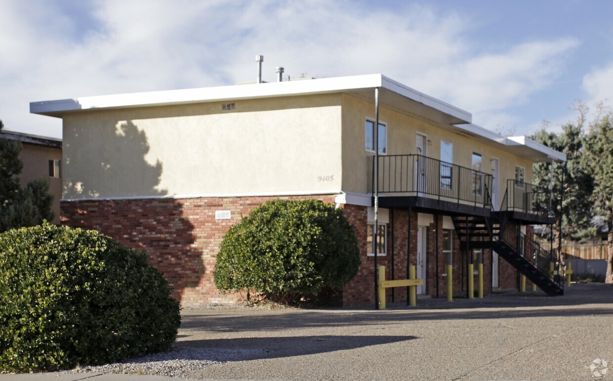 Building Photo - 9405-9409 Marron Cir NE