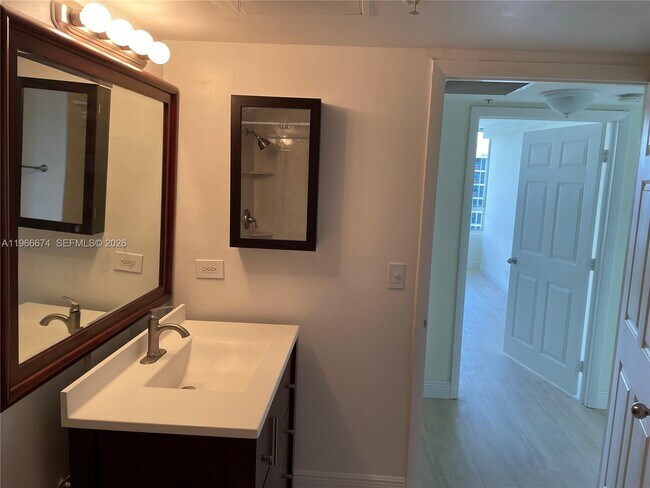 Foto del edificio - 1500 Bay Rd