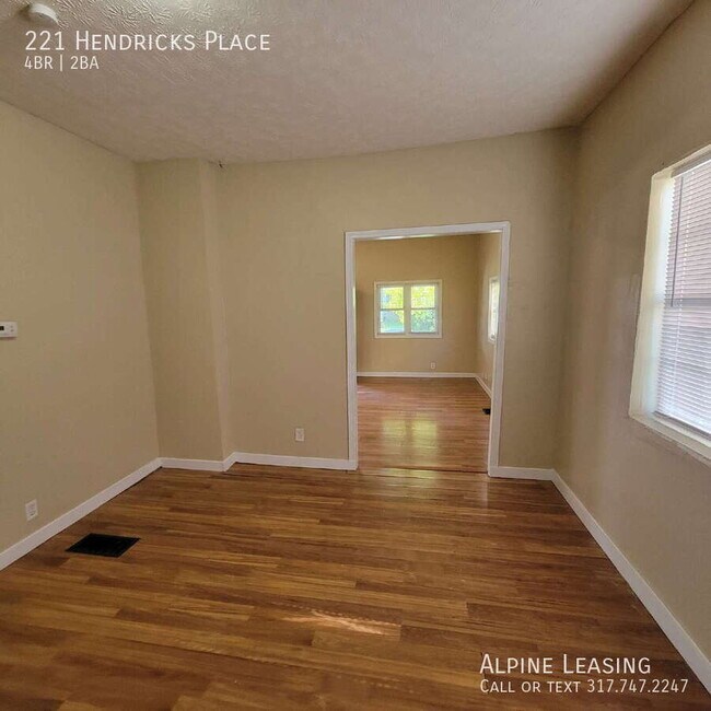 Foto del edificio - 221 Hendricks Pl