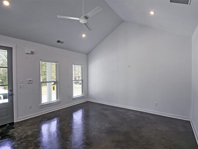 Building Photo - 4 bed, 2 baths near U of M  built 2020  ca...