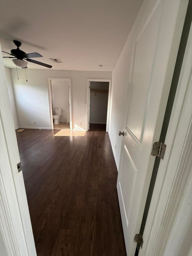 Foto del edificio - 965 Silver Beach Rd