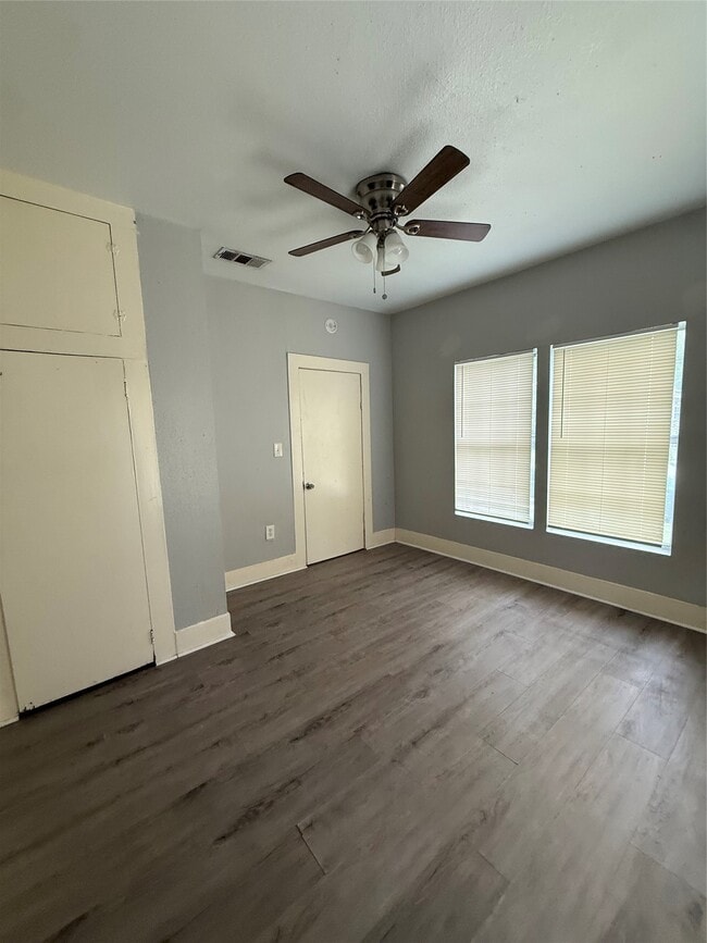 Building Photo - 118 E Murrill Ave