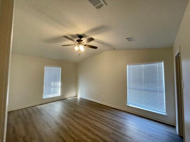 Foto del edificio - Remodeled and Spacious 2 BR/2 Bath minutes from LSU