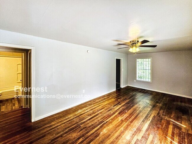 Building Photo - 2649 Brookwood Dr