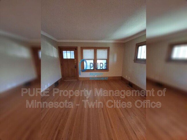Building Photo - 1236 W James Ave