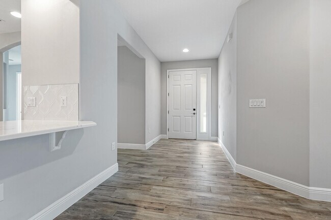 Foto del edificio - 8134 Loren Cove Dr