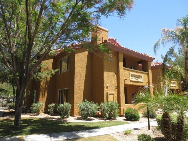 Foto del edificio - Charming 1 Bed 1 Bath Lower Level condo ++...
