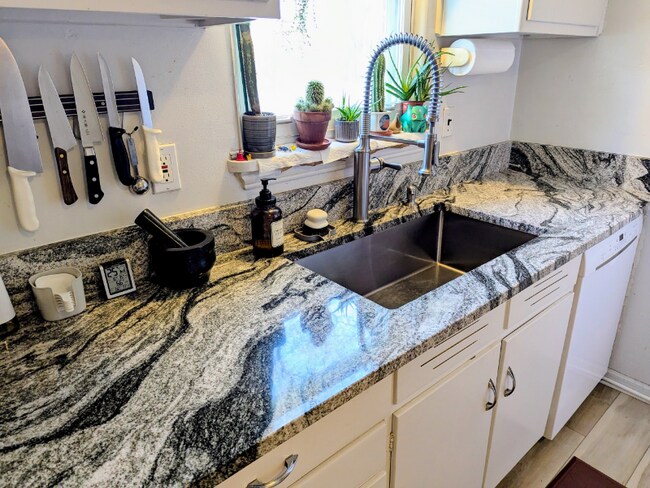 Foto del edificio - 1409 Catalpa Dr