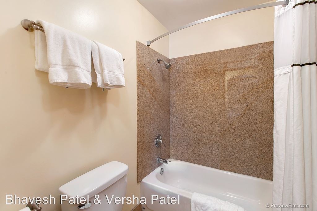 Building Photo - Studio, 1 bath Apartment - 2132 Brant Street
