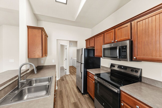 Building Photo - Ironwood Apartments and Townhomes