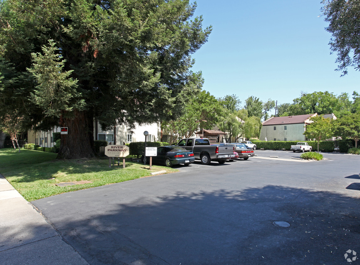 Primary Photo - River Parkway Apartments