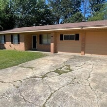 Building Photo - 11 Camelia Dr