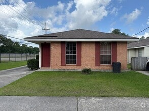 Building Photo - 100 Pkwy N Dr