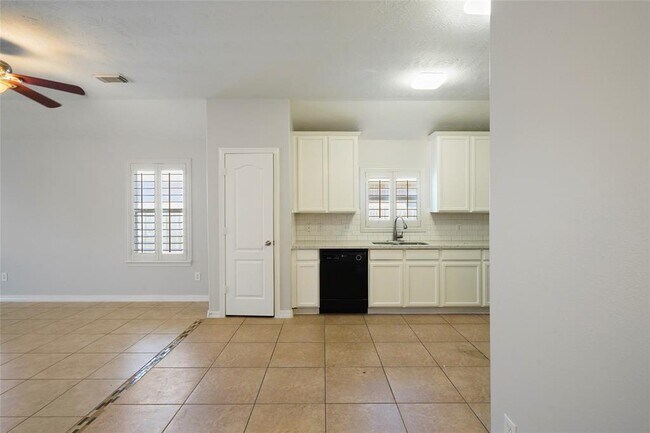 Building Photo - 21431 Forest Colony Dr