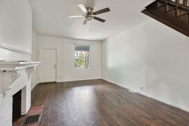 Foto del edificio - Spacious Home in Upper University City!