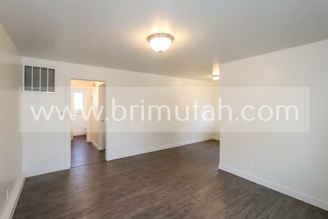 Building Photo - 5 W 300 N
