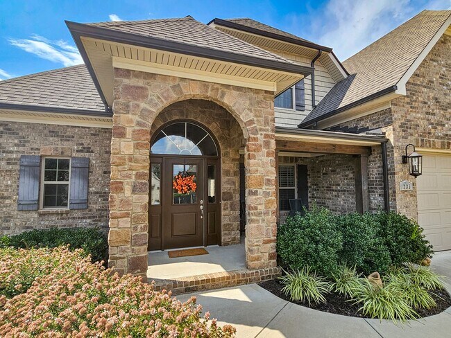 Foto del edificio - Knoxville 37822 - 3 Bedroom, 3.5 Bath Home...
